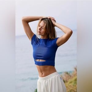 Free people cut it Out Short Sleeve top front cut out blue cropped Sz‎ XL